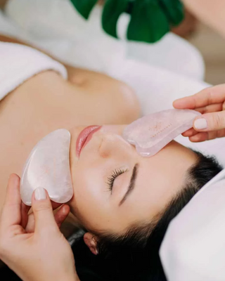 Pietra per il massaggio facciale Gua sha in quarzo rosa - pietra dell'amore Crystallove - 2