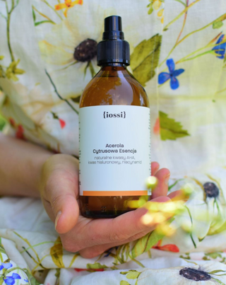 Tonico viso agli agrumi con acidi AHA e oli naturali e niacinamide 200ml Acerola Iossi