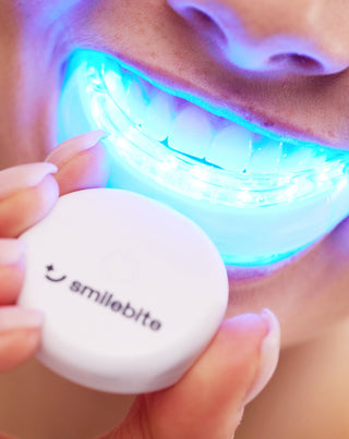 Kit di sbiancamento dentale con lampada LED e gel sbiancante Light & Bright Smilebite - 2