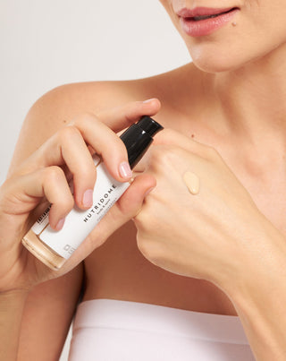 Fondotinta viso leggero coprente e opacizzante 12h per pelli olivastre 03 Nude Nutridome - 2
