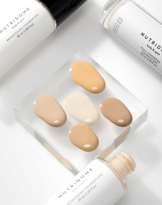 Fondotinta idratante illuminante con acido ialuronico per pelli chiare Nutridome