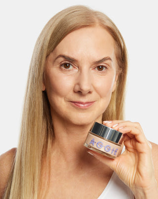 Crema illuminante per pelli secche, riduce gli arrossamenti e dona un effetto glow Aggie - 3