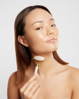 Rullo per il massaggio facciale in giada bianca che riduce le occhiaie e il gonfiore Uddo - 2