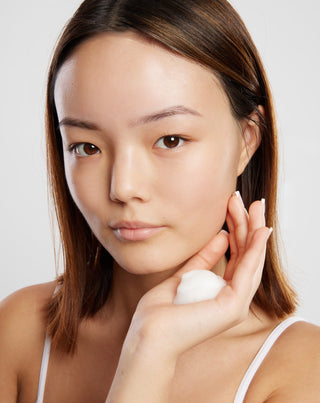 Schiuma detergente per il viso con Spirulina e olio tsubaki Uddo - 2