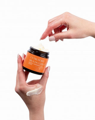 Mousse corpo idratante e rigenerante agli agrumi per pelli fortemente secche Mglife