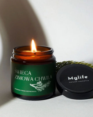Candela vegana alla cera di colza Momento invernale al profumo di pino, cedro e ambra 120 ml MgLife