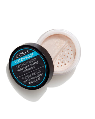 Cipria in polvere fissante trasparente e waterproof dalla consistenza setosa Gosh