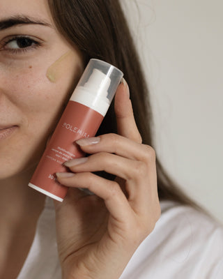 Siero multifunzionale per la pelle di viso, collo e décolleté a base di tè Matcha Polemika - 2