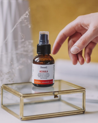 Tonico viso agli agrumi con acidi AHA, oli naturali e niacinamide Acerola Iossi - 2