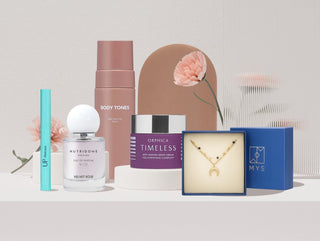 CELEBRA LA FEMMINILITÀ <p>CHE RISPLENDE</p>