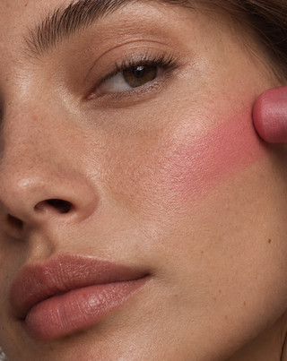 Blush in stick form, effetto naturale e cura Desert Rose Nutridome