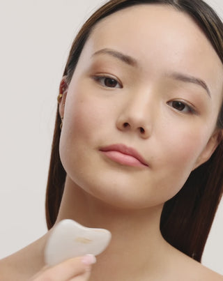 Pietra per massaggio facciale gua sha di giada bianca per ridurre il gonfiore e rassodare il viso Uddo - 4