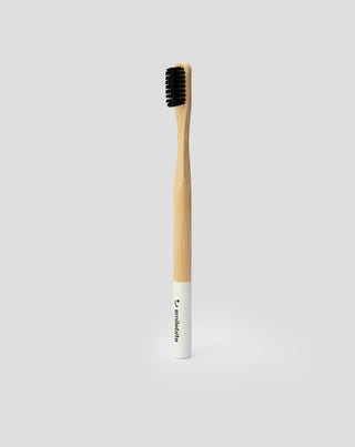 Spazzolino in bambù con setole in nylon nero adatto ai vegani Smilebite - 1