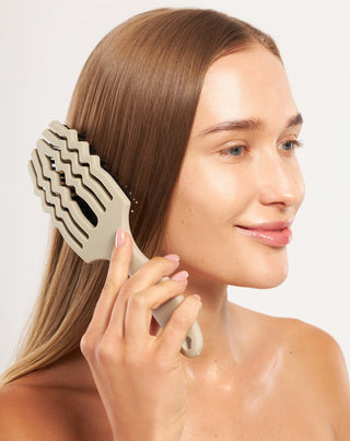 Spazzola per capelli con setole naturali di colore grigio-marrone taupe Nutridome - 2