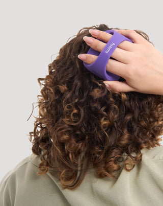 Set massaggiatore in silicone  + peeling enzimatico per la pulizia e la stimolazione della microcircolazione del cuoio capelluto Twisty